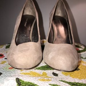 Banana Republic Taupe/Gray Suede Pumps